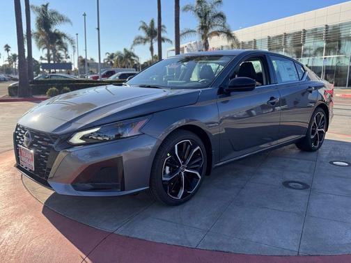 2025 Nissan Altima SR FWD