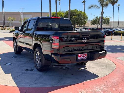 Super Black 2026 Nissan Frontier SV