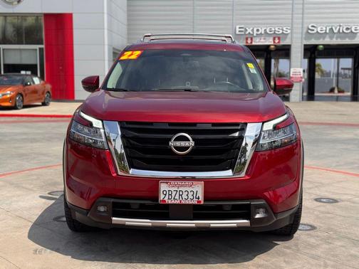 2022 Nissan Pathfinder SL 2WD
