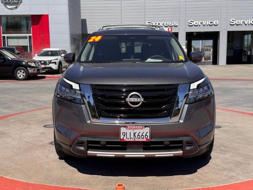 2024 Nissan Pathfinder SL FWD