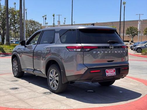 2025 Nissan Pathfinder S FWD