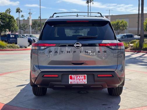 2025 Nissan Pathfinder SV FWD