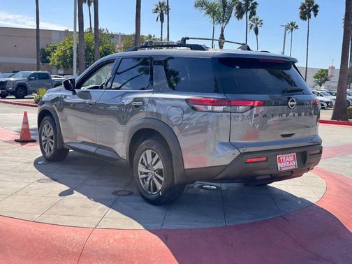 2025 Nissan Pathfinder SV FWD