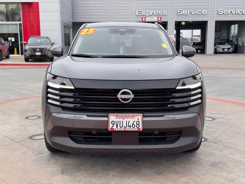 Gun Metallic 2025 Nissan Kicks SV