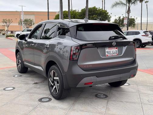 Gun Metallic 2025 Nissan Kicks SV