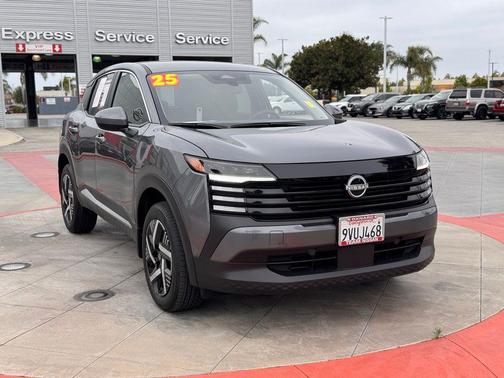 Gun Metallic 2025 Nissan Kicks SV