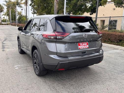 Gun Met 2026 Nissan Rogue SV