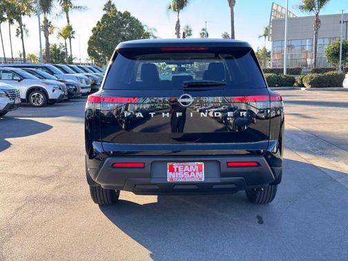 2025 Nissan Pathfinder S FWD