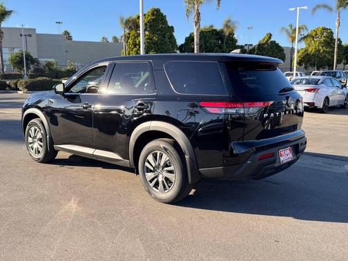 2025 Nissan Pathfinder S FWD