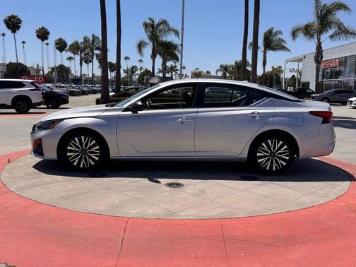 Brilliant Silver Metallic 2024 Nissan Altima 2.5 SV