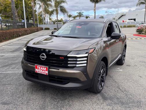 Bronze 2026 Nissan Kicks SR