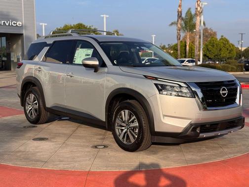 2025 Nissan Pathfinder SL FWD