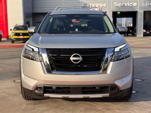 2025 Nissan Pathfinder SL FWD
