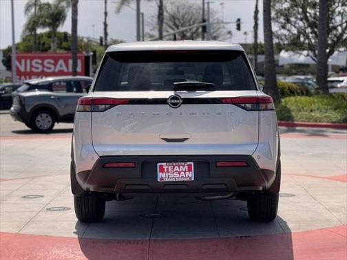 2025 Nissan Pathfinder S FWD