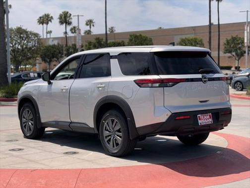 2025 Nissan Pathfinder S FWD