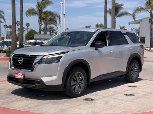 2025 Nissan Pathfinder S FWD