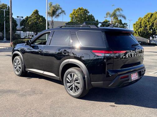 2025 Nissan Pathfinder SV FWD