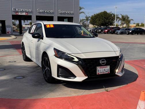 Pearl White Tricoat 2023 Nissan Altima SR FWD