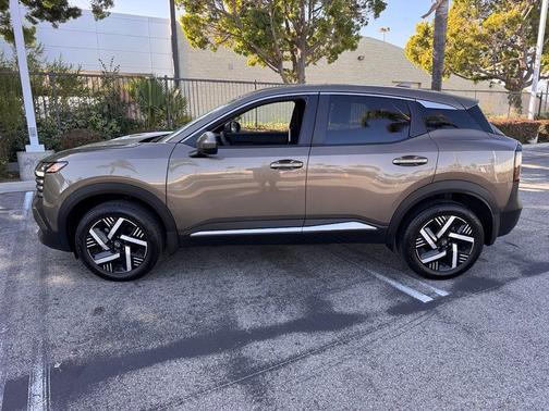 Canyon Bronze Metallic 2025 Nissan Kicks SV