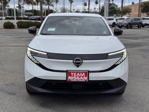 White Pearl 2026 Nissan Leaf SV+