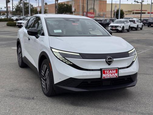White Pearl 2026 Nissan Leaf SV+