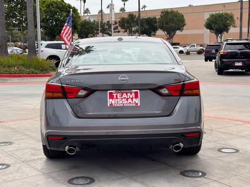 2025 Nissan Altima SR FWD