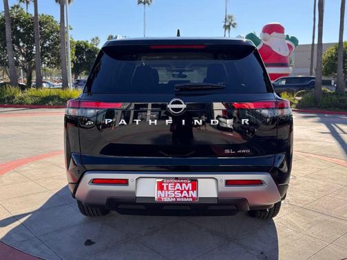 2025 Nissan Pathfinder SL 4WD