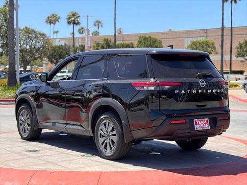 2025 Nissan Pathfinder S FWD
