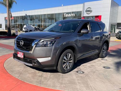 2025 Nissan Pathfinder SL FWD