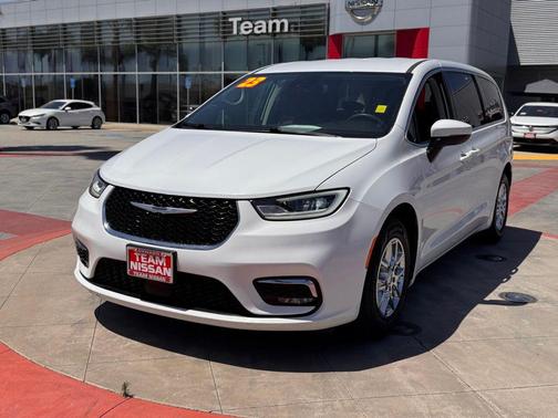 Bright White Clearcoat 2023 Chrysler Pacifica Touring L