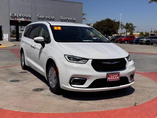 Bright White Clearcoat 2023 Chrysler Pacifica Touring L