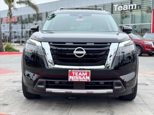 2025 Nissan Pathfinder SL FWD