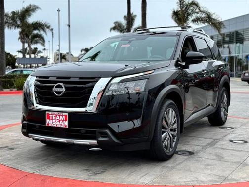 2025 Nissan Pathfinder SL FWD