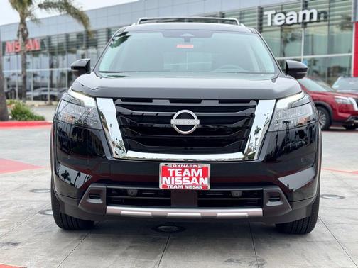 2025 Nissan Pathfinder SL FWD