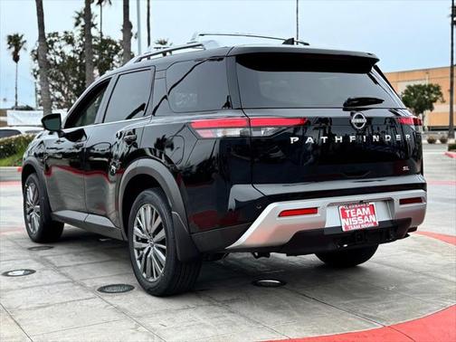2025 Nissan Pathfinder SL FWD