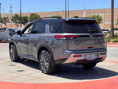 2022 Nissan Pathfinder SL 2WD