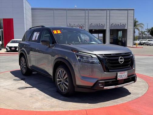 2022 Nissan Pathfinder SL 2WD