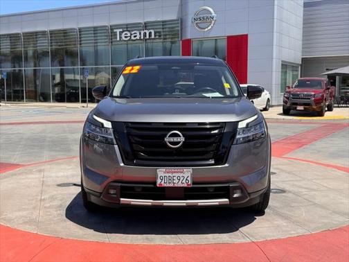 2022 Nissan Pathfinder SL 2WD