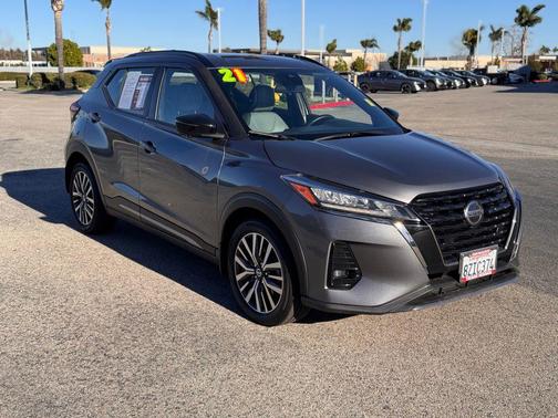 2021 Nissan Kicks SR