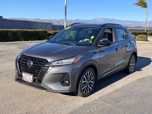 2021 Nissan Kicks SR