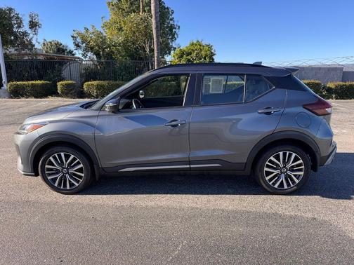 2021 Nissan Kicks SR