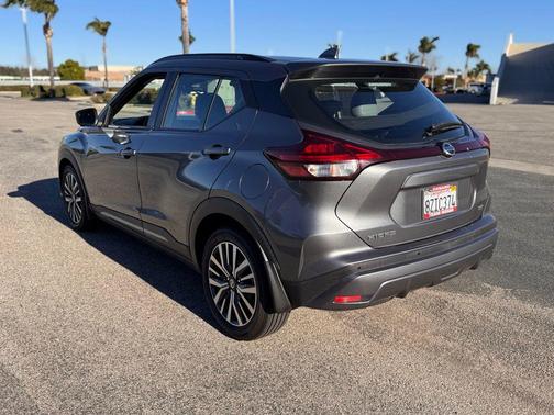 2021 Nissan Kicks SR