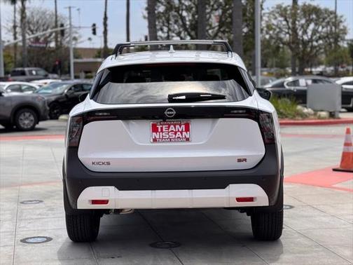 2025 Nissan Kicks SR
