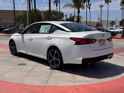 2025 Nissan Altima SR FWD