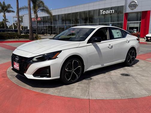 2025 Nissan Altima SR FWD