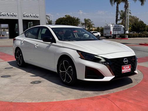 2025 Nissan Altima SR FWD
