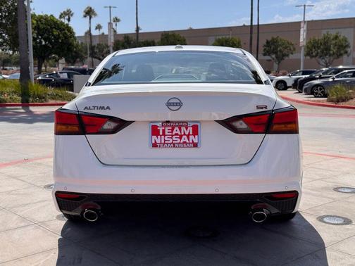 2025 Nissan Altima SR FWD