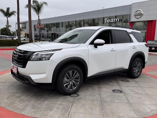 2025 Nissan Pathfinder SV FWD