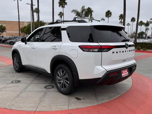 2025 Nissan Pathfinder SV FWD