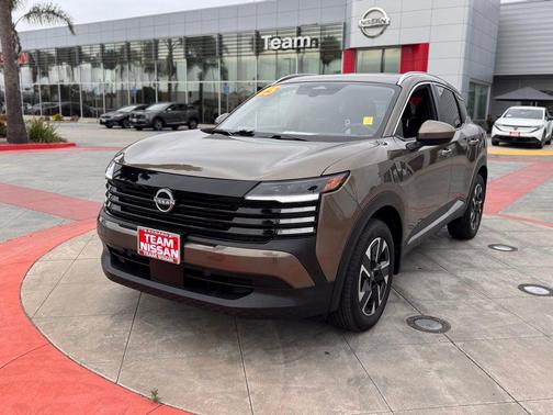 Bronze Metallic 2025 Nissan Kicks SV